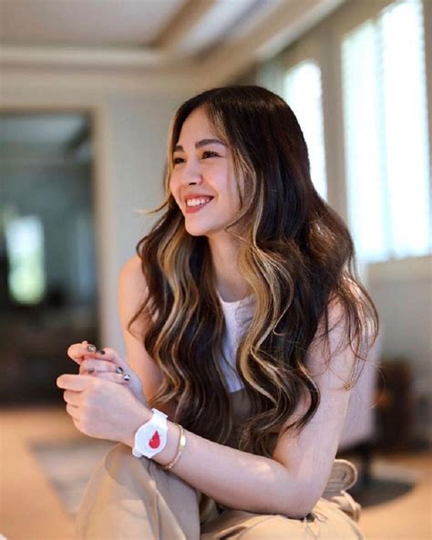 j (@.janellaa) .
